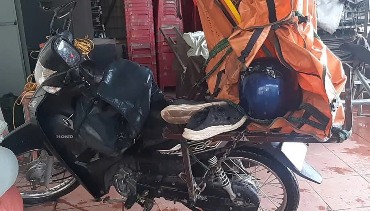 Đang đi trên đường, nam shipper ở Quảng Trị bị sét đánh bất tỉnh