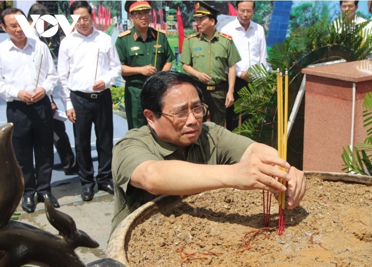 pm chinh attends events marking 50 years of con dao s liberation picture 5 pm chinh attends events marking 50 years of con dao s liberation picture 5