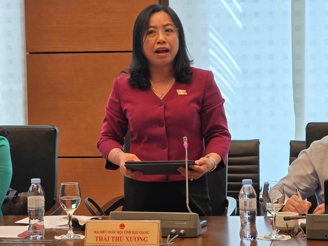 Dbqh lo ngai giu vang ngay cang rui ro, hang gia hang nhai bung phat khap noi hinh anh 3 Dbqh lo ngai giu vang ngay cang rui ro, hang gia hang nhai bung phat khap noi hinh anh 3