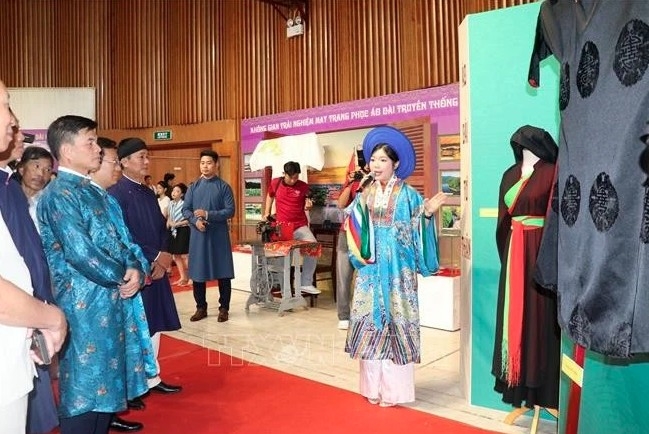 quang ninh exhibition highlights evolution of ao dai throughout history picture 1 quang ninh exhibition highlights evolution of ao dai throughout history picture 1