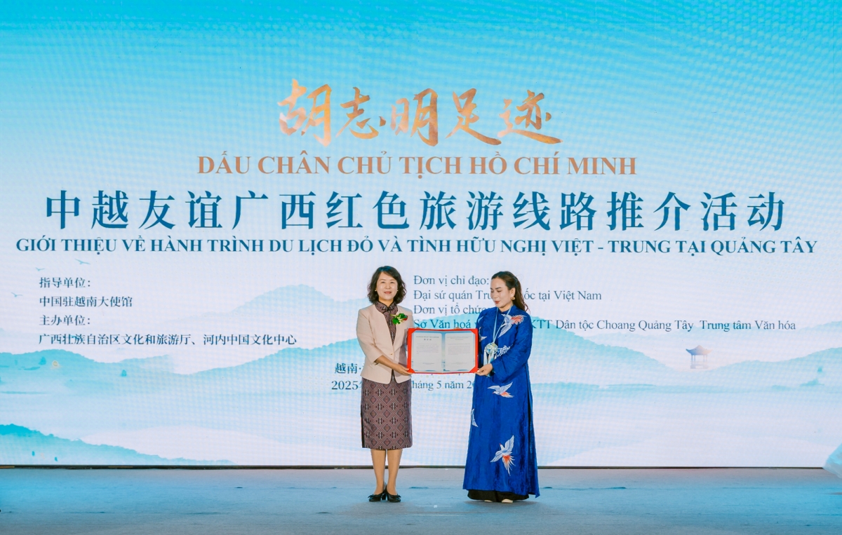 ra mắt hành trình đỏ hữu nghị việt - trung theo dấu chân chủ tịch hồ chí minh hình ảnh 2 ra mat hanh trinh do huu nghi viet - trung theo dau chan chu tich ho chi minh hinh anh 2
