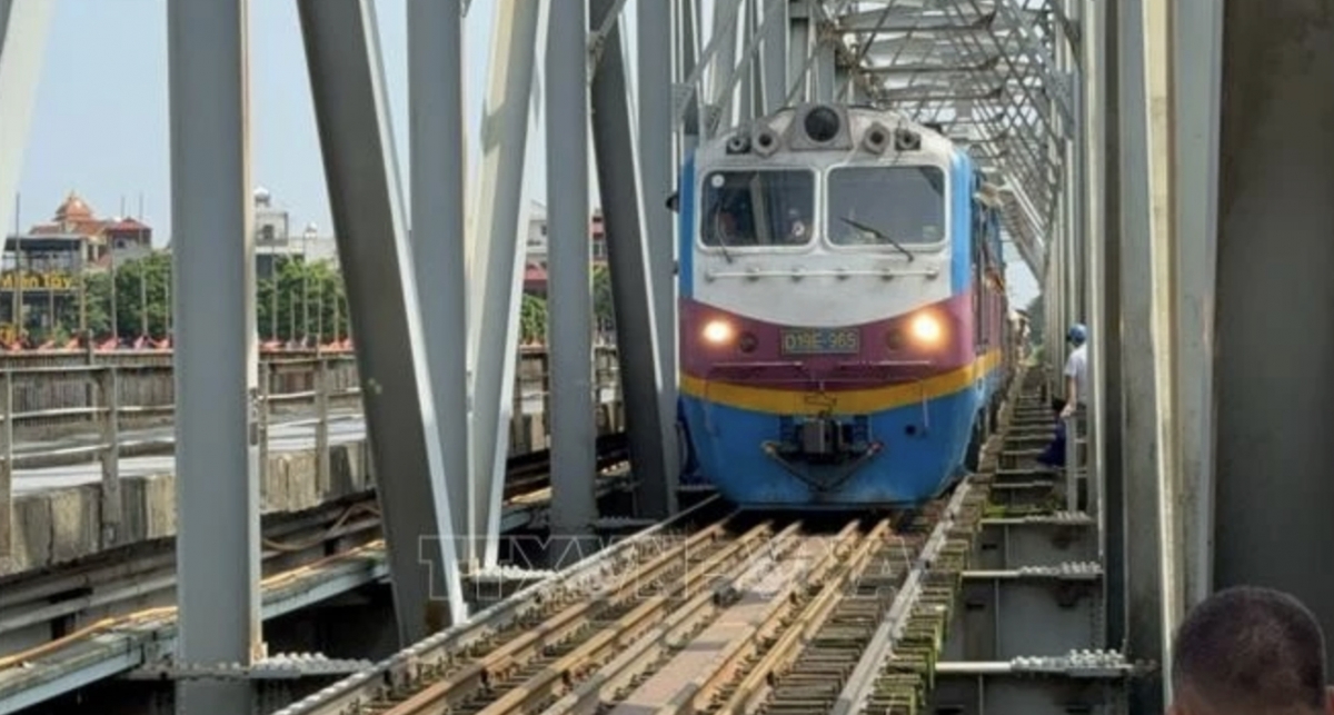 pm orders fast-track construction of lao cai - hanoi - hai phong railway picture 1
