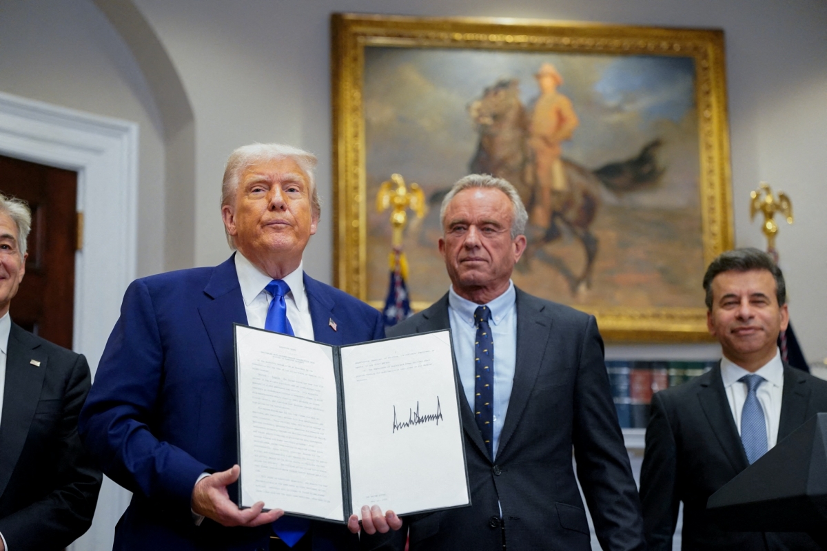 Tranh cãi về sắc lệnh hành pháp giảm giá thuốc của Tổng thống Mỹ Donald Trump