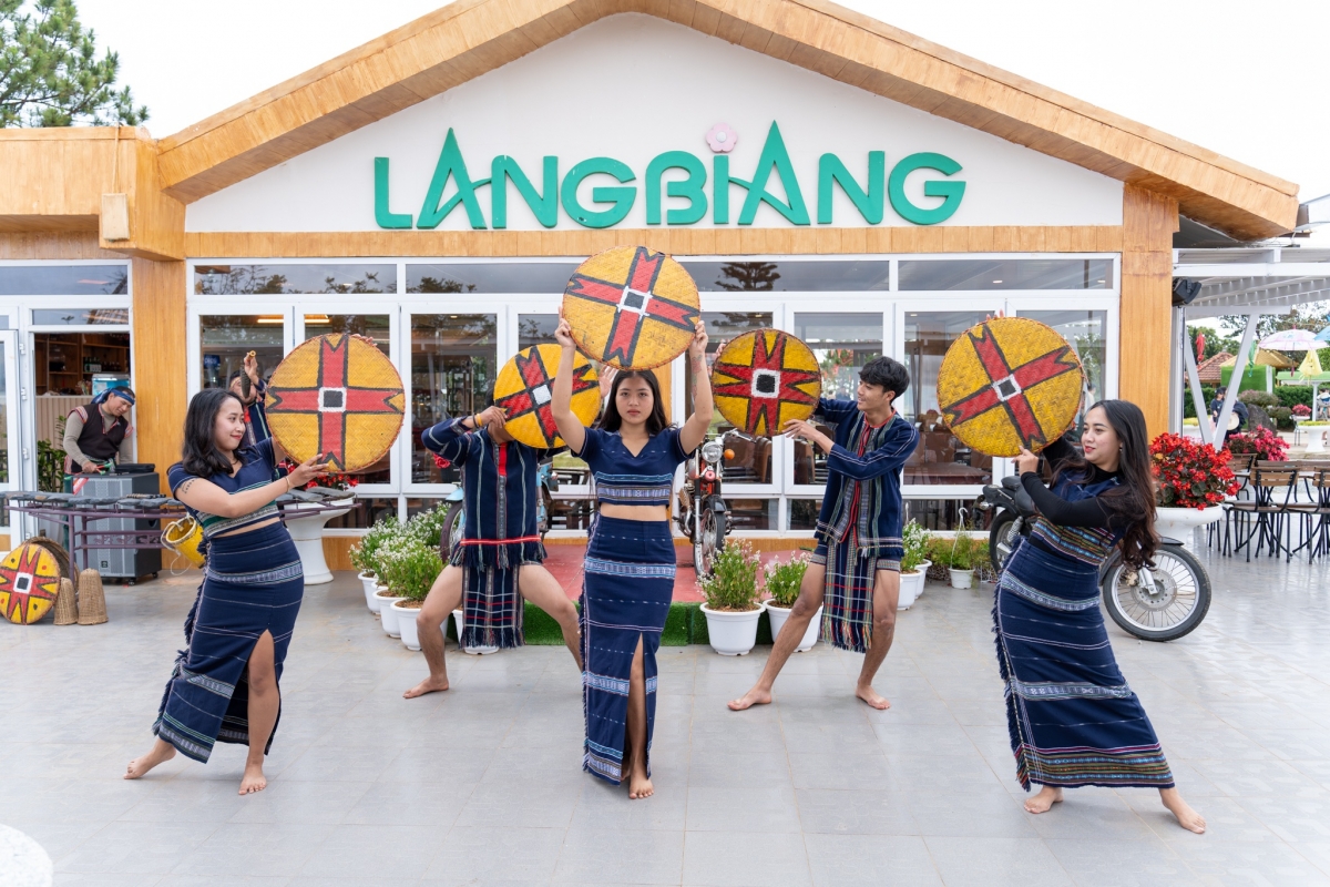 khu du lich langbiang duoc vinh danh top 10 thuong hieu vang viet nam 2025 hinh anh 3