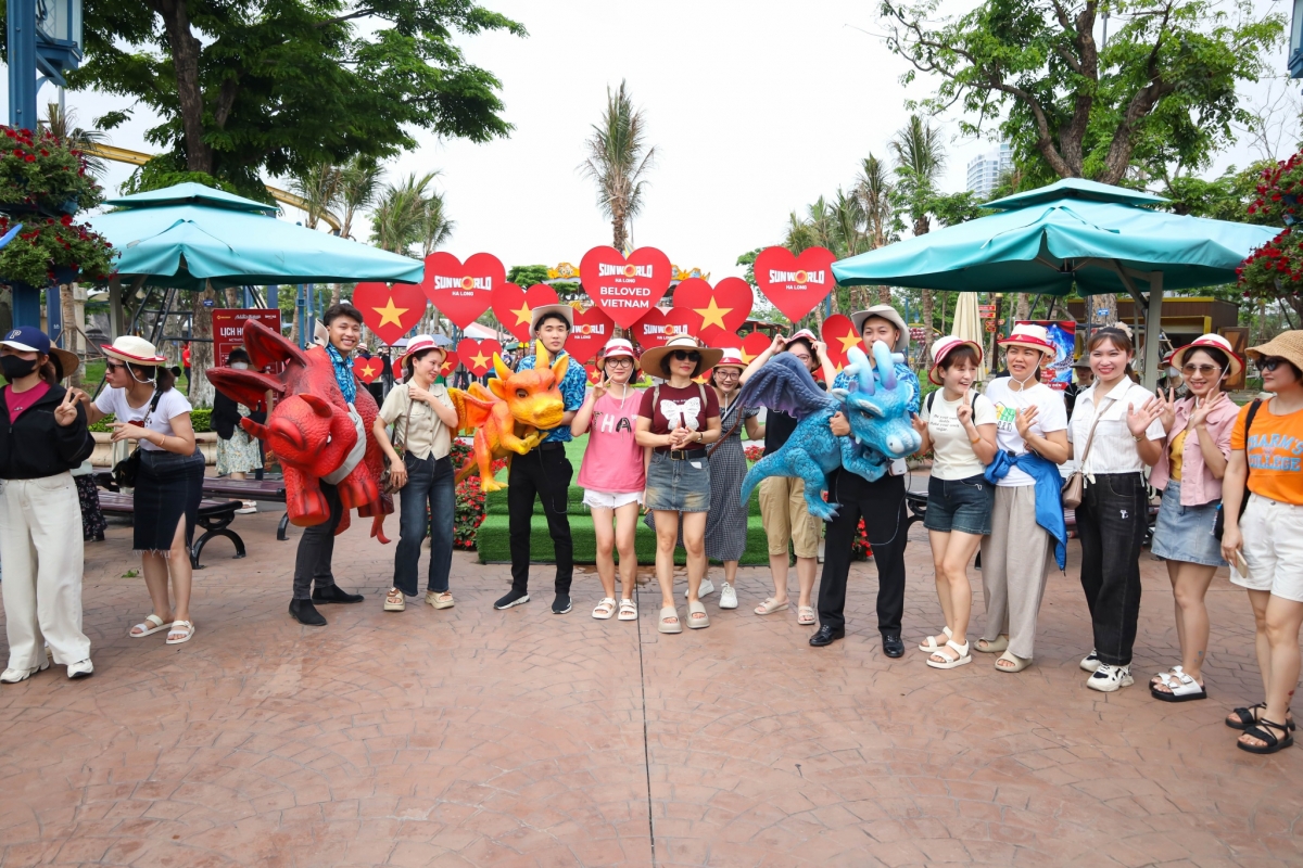du lich quang ninh nhon nhip trong ky nghi le hinh anh 1