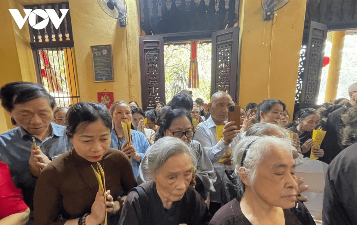 buddhists solemnly celebrate lord buddha s 2569th birthday in hanoi picture 4 buddhists solemnly celebrate lord buddha s 2569th birthday in hanoi picture 4