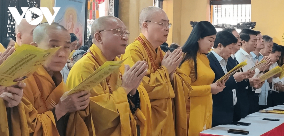buddhists solemnly celebrate lord buddha s 2569th birthday in hanoi picture 7 buddhists solemnly celebrate lord buddha s 2569th birthday in hanoi picture 7