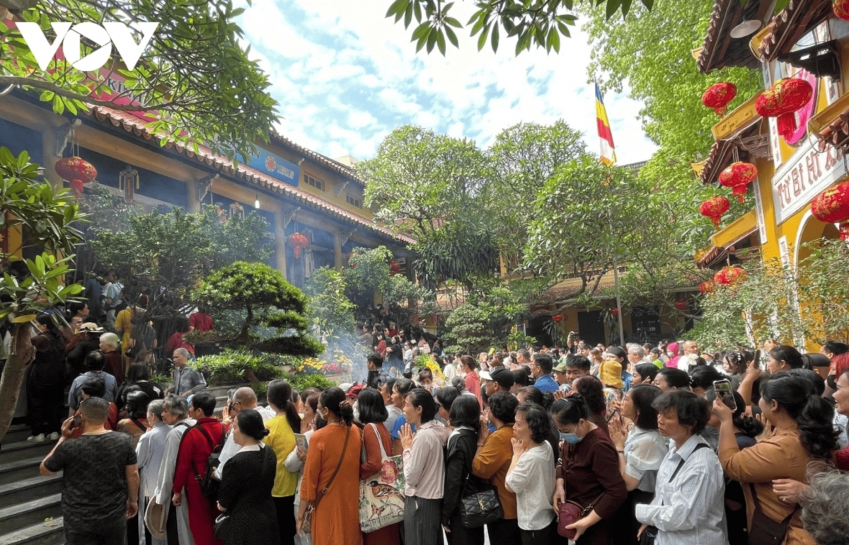buddhists solemnly celebrate lord buddha s 2569th birthday in hanoi picture 11 buddhists solemnly celebrate lord buddha s 2569th birthday in hanoi picture 11