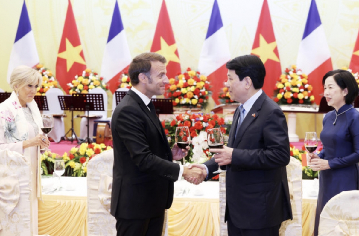 vietnamese president hosts banquet for french counterpart picture 2