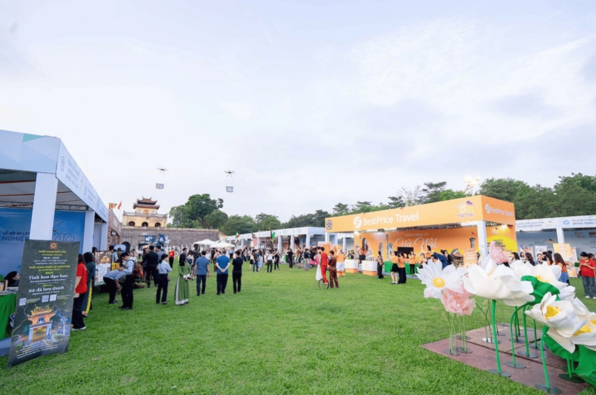 diverse activities put on for visitors during hanoi tourism festival 2025 picture 2 diverse activities put on for visitors during hanoi tourism festival 2025 picture 2