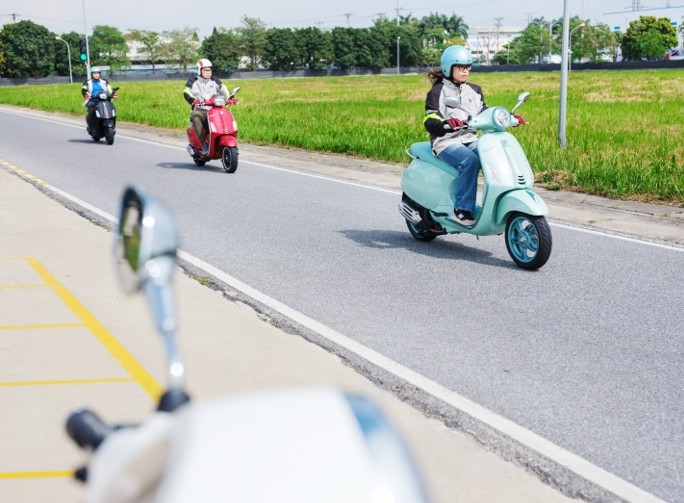 vespa sprint va primavera 2025 ra mat tai viet nam, gia tu 80 trieu dong hinh anh 1