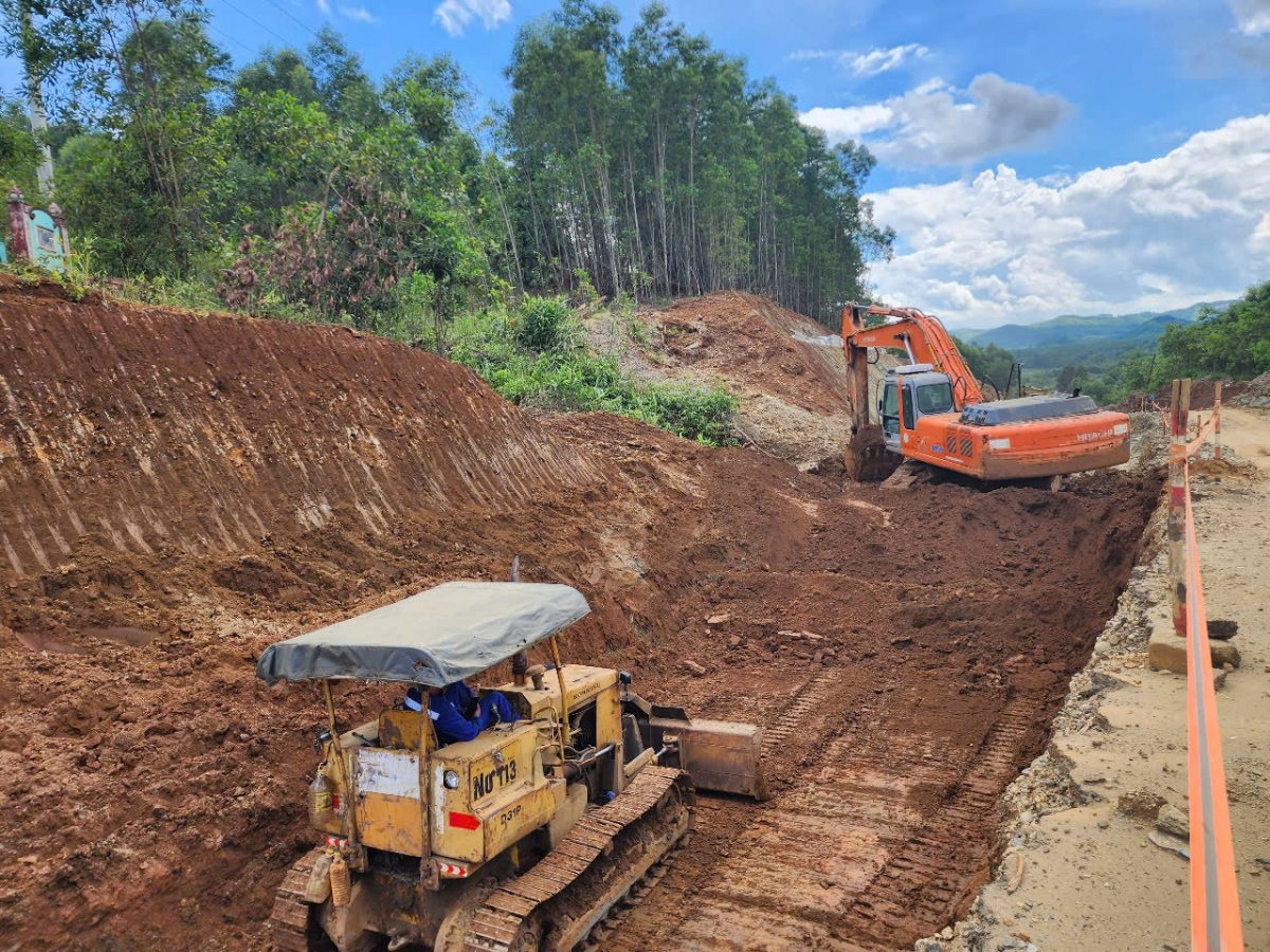 Siết chặt an toàn thi công xây dựng trong mùa mưa lũ