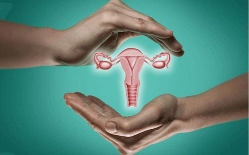 Ra máu kéo dài sau phẫu thuật cắt bỏ tử cung thì phải làm sao?
