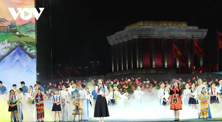 special art programme honours president ho chi minh s 135th birthday picture 2 special art programme honours president ho chi minh s 135th birthday picture 2
