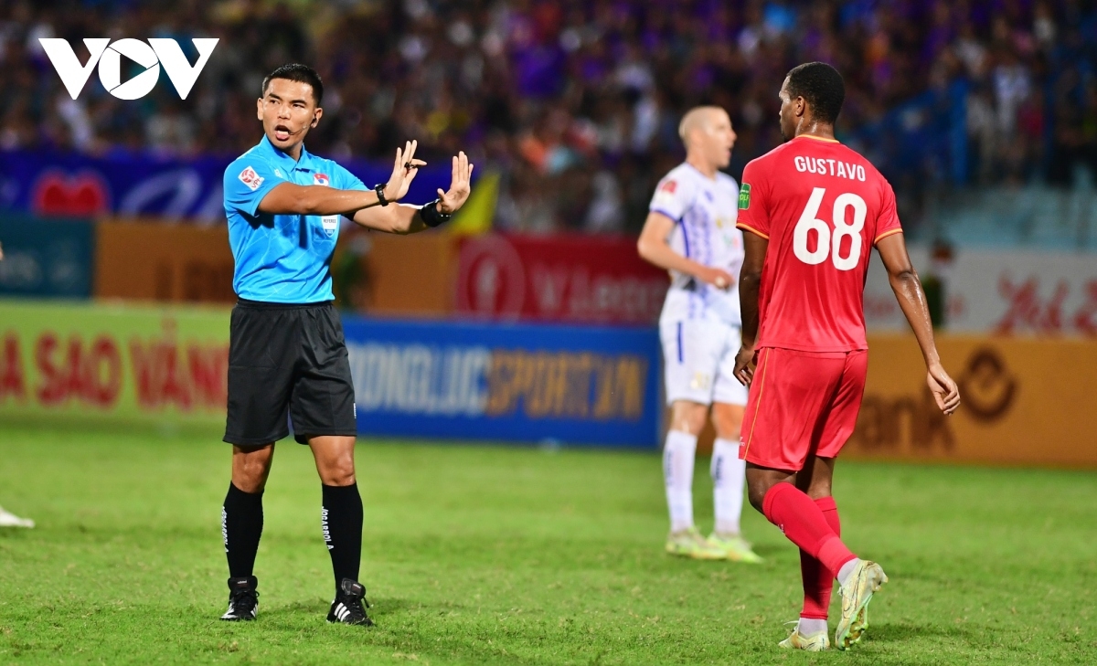 trọng tài thái lan bắt chính trận đấu quan trọng trong cuộc đua trụ hạng v-league hình ảnh 1 trong tai thai lan bat chinh tran dau quan trong trong cuoc dua tru hang v-league hinh anh 1