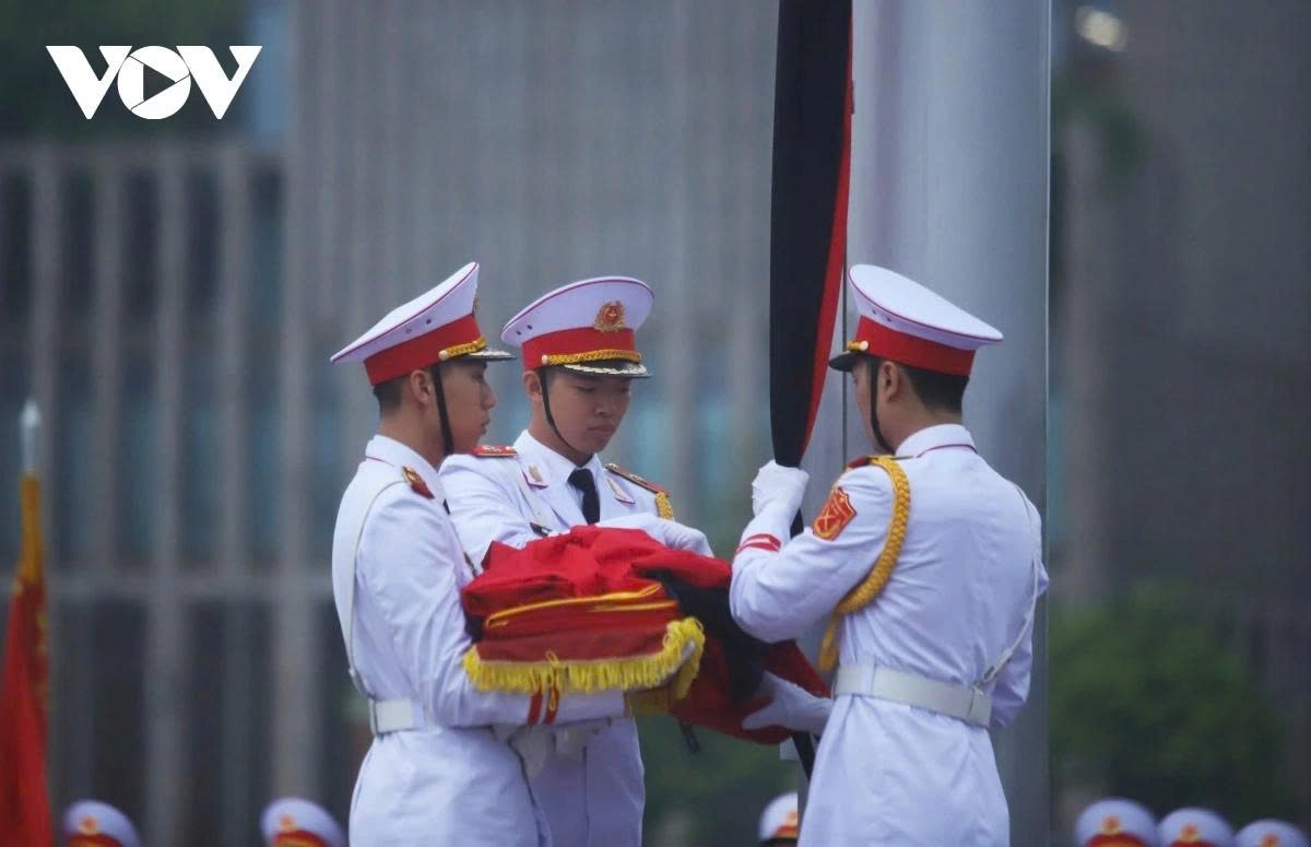 state funeral held for former president tran duc luong picture 15
