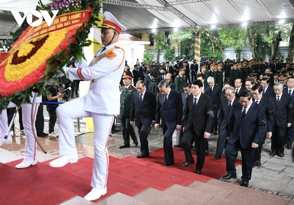 state funeral held for former president tran duc luong picture 4