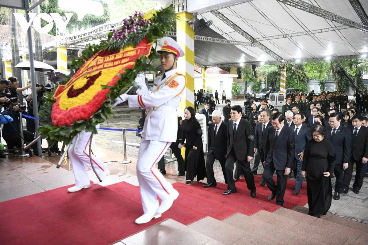 state funeral held for former president tran duc luong picture 6