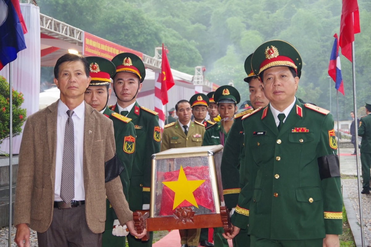 thanh hoa, truy dieu, an tang 21 hai cot liet si viet nam hy sinh tai lao hinh anh 5