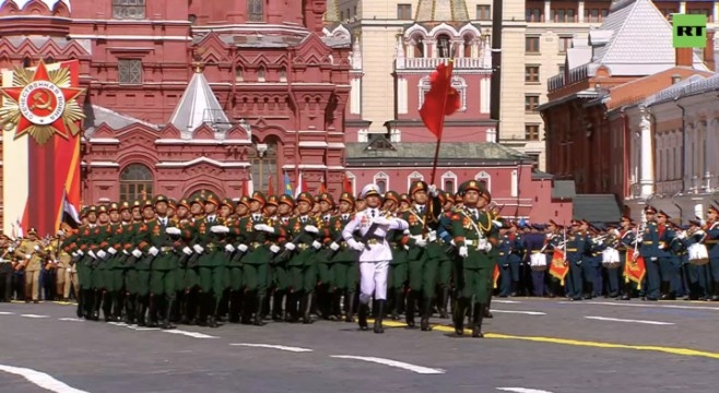 party leader to lam salutes vietnamese troops from red square grandstand picture 2 party leader to lam salutes vietnamese troops from red square grandstand picture 2
