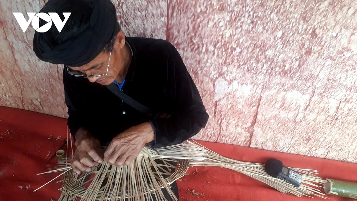 the woven hat - the soul of ha nhi ethnic people picture 2 the woven hat - the soul of ha nhi ethnic people picture 2