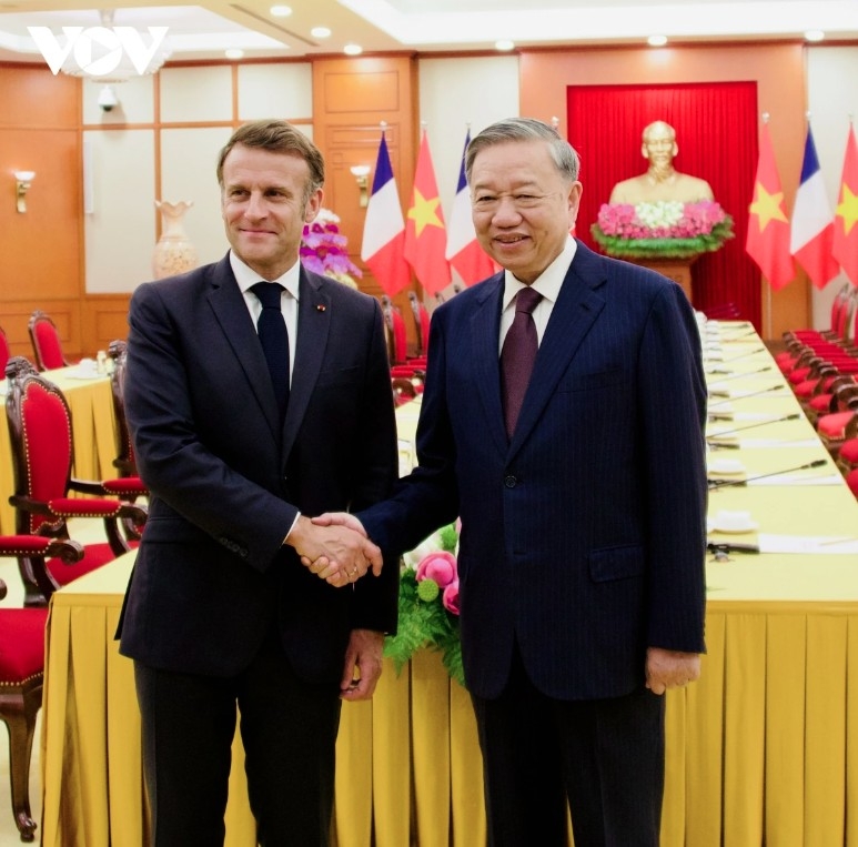 party general secretary to lam meets with french president picture 1 party general secretary to lam meets with french president picture 1