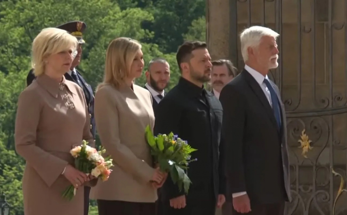 tổng thống ukraine thăm séc, tăng cường quan hệ quốc phòng - quân sự song phương hình ảnh 1 tong thong ukraine tham sec, tang cuong quan he quoc phong - quan su song phuong hinh anh 1