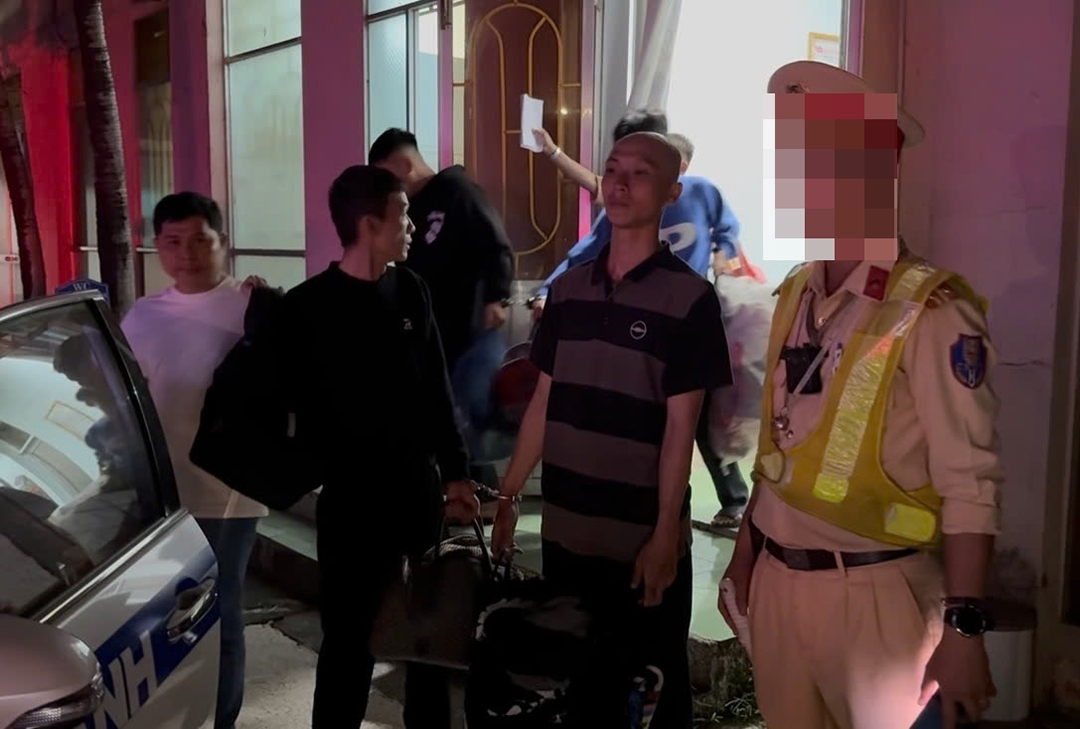bắt nhóm gây án đặc biệt nghiêm trọng đang trên đường bỏ trốn hình ảnh 2 bat nhom gay an dac biet nghiem trong dang tren duong bo tron hinh anh 2