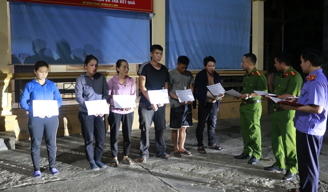 tạm giữ hình sự nhóm đối tượng gây ra hàng loạt vụ trộm tấm song chắn rác hình ảnh 1 tam giu hinh su nhom doi tuong gay ra hang loat vu trom tam song chan rac hinh anh 1