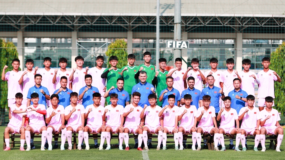 u16 viet nam - u16 australia thay tro hlv cristiano roland quyet thang hinh anh 1 u16 viet nam - u16 australia thay tro hlv cristiano roland quyet thang hinh anh 1