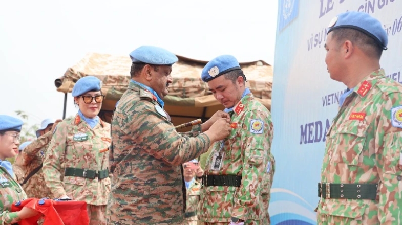 vietnam s level-2 field hospital rotation 6 receives un medal picture 1 vietnam s level-2 field hospital rotation 6 receives un medal picture 1