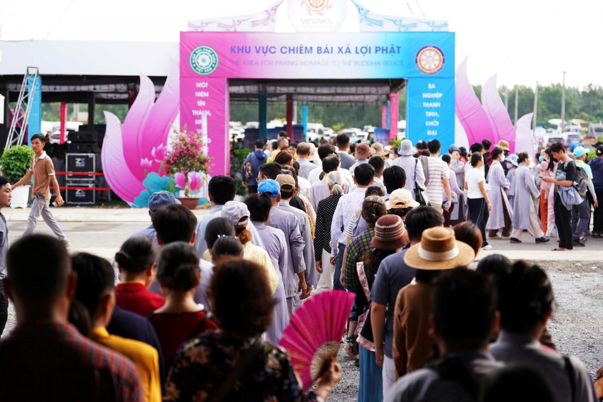 buddhist flag-hoisting ceremony at un vesak 2025 celebration picture 14