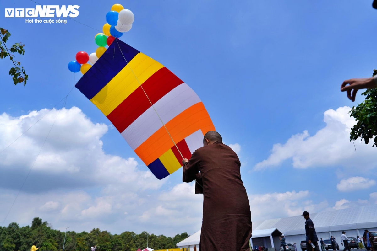 buddhist flag-hoisting ceremony at un vesak 2025 celebration picture 3