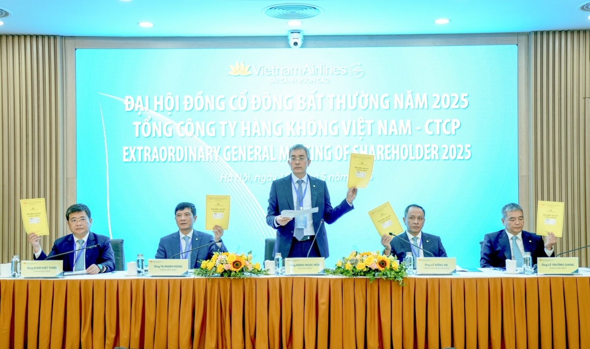 vietnam airlines dai hoi co dong bat thuong, tang von dieu le them 9.000 ty dong hinh anh 1