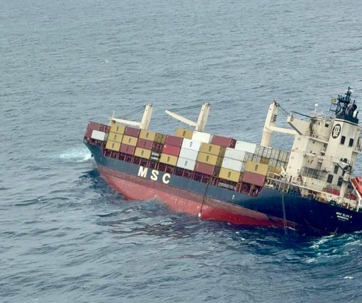 Tàu container chứa chất cực độc chìm ngoài khơi Ẩn Độ