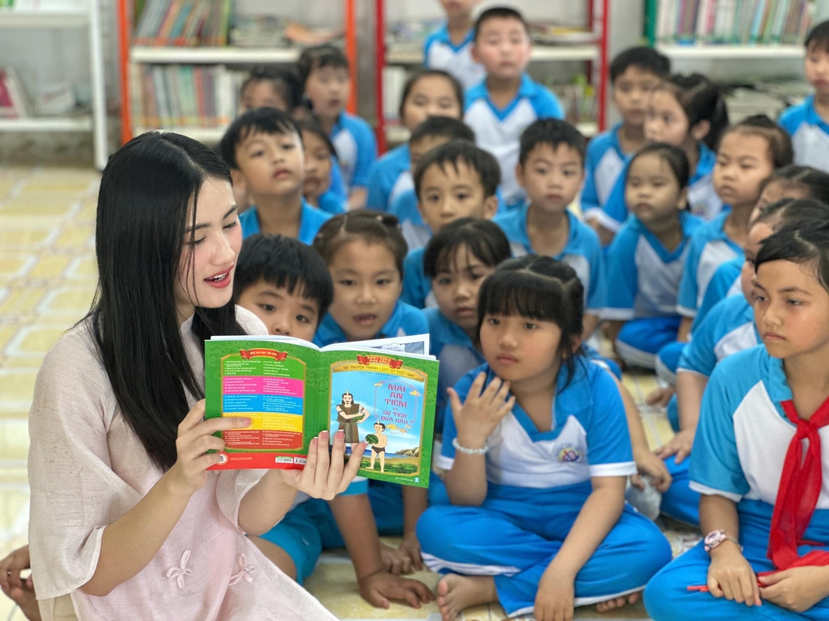 hoa hau Y nhi vao top 8 du an nhan ai tai miss world hinh anh 2