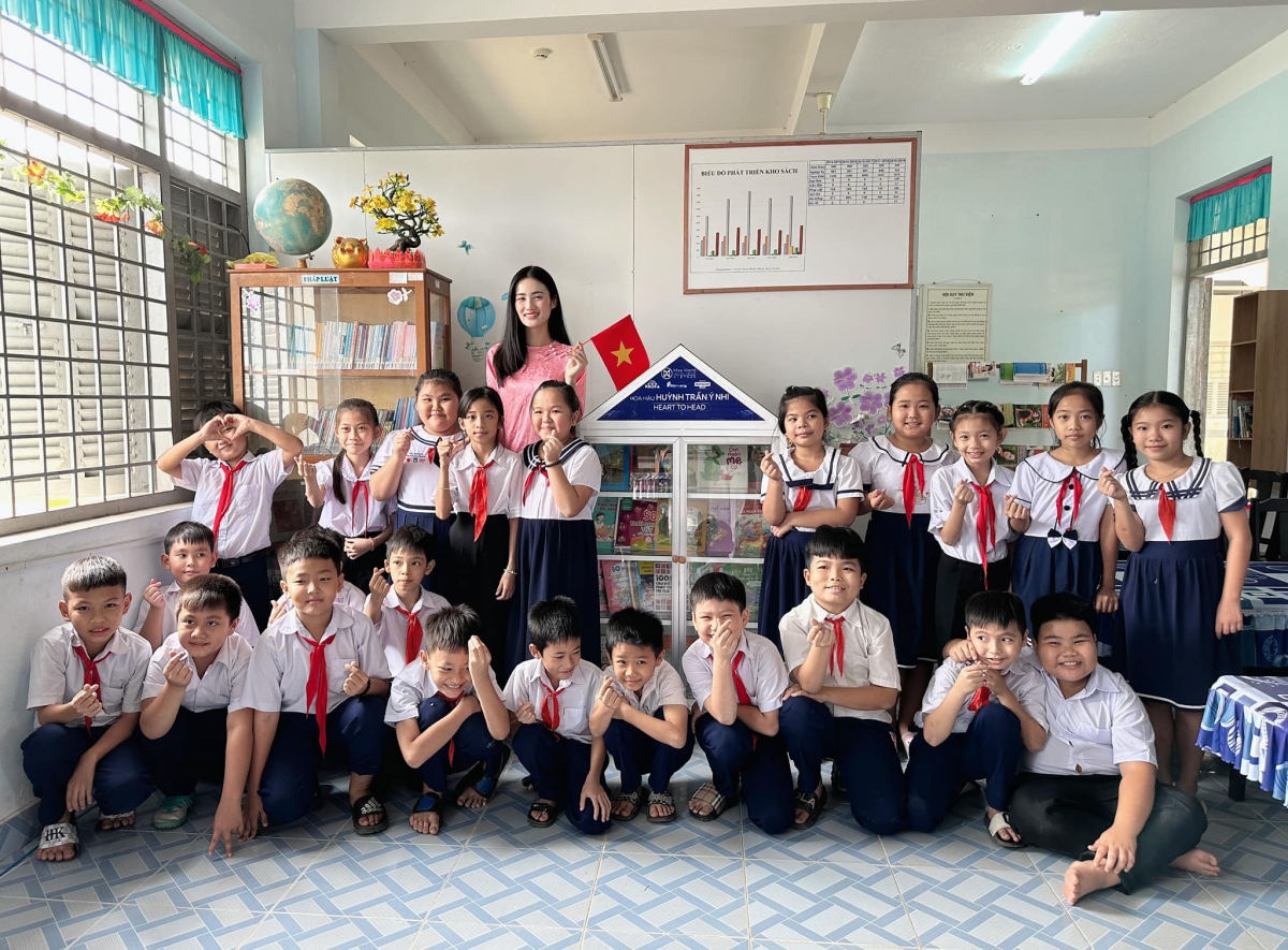 hoa hau Y nhi vao top 8 du an nhan ai tai miss world hinh anh 4