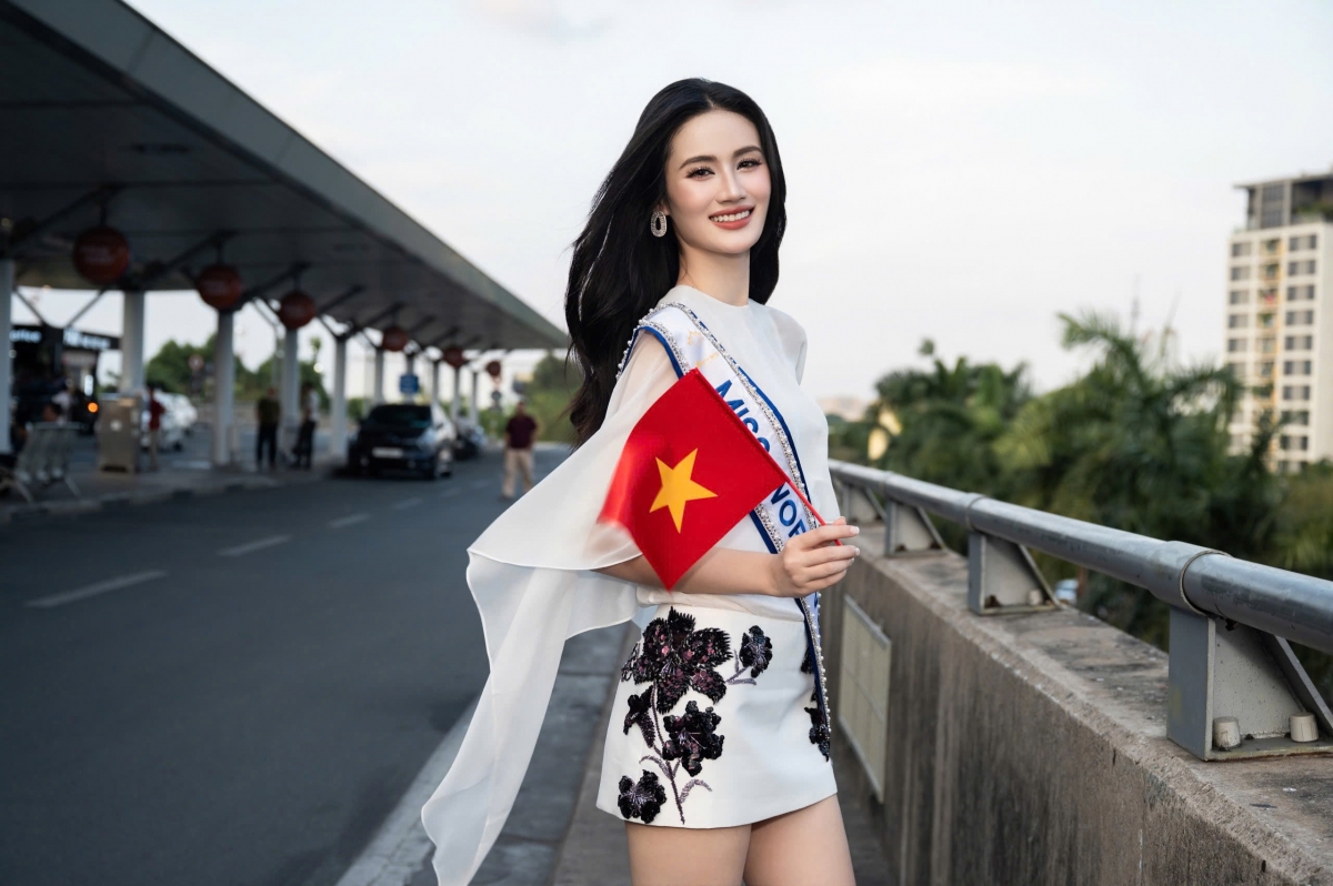hoa hau Y nhi bat khoc o san bay truoc khi sang An Do thi miss world hinh anh 1 hoa hau Y nhi bat khoc o san bay truoc khi sang An Do thi miss world hinh anh 1