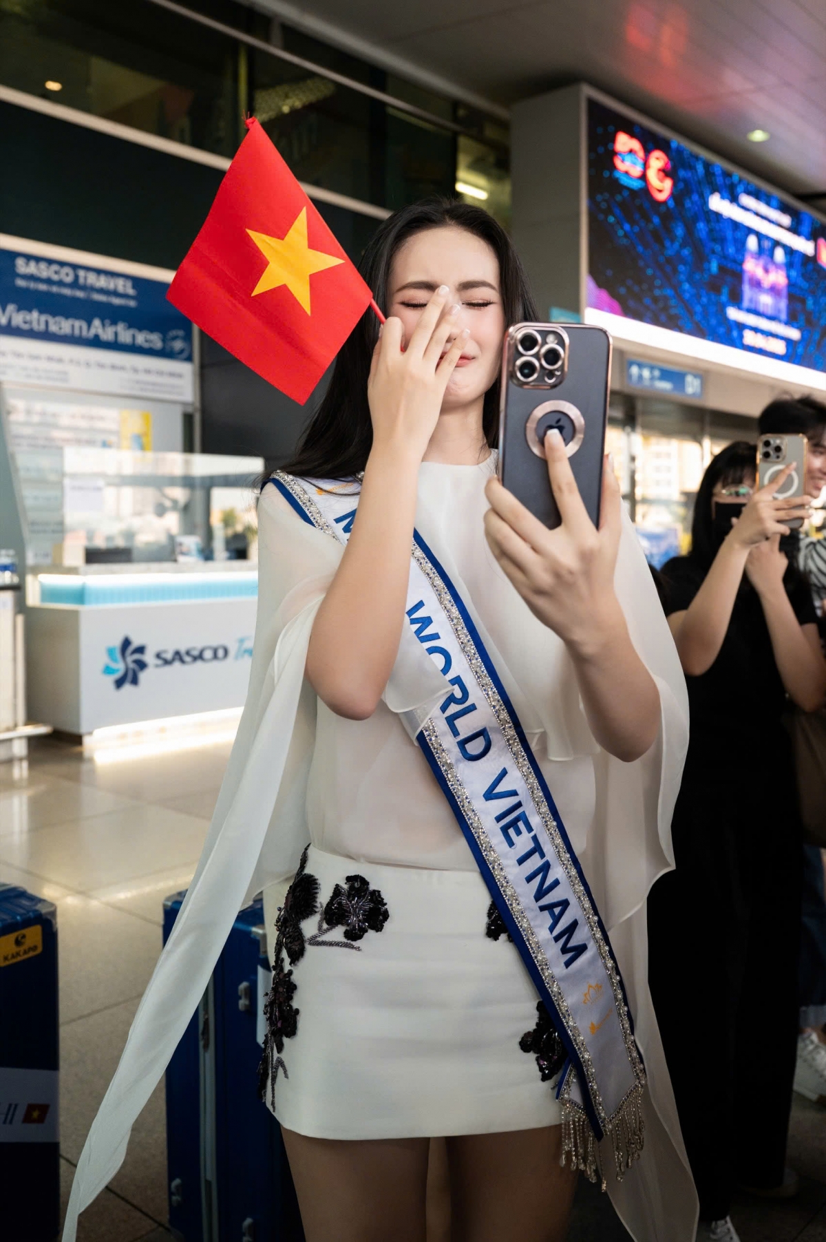 hoa hau Y nhi bat khoc o san bay truoc khi sang An Do thi miss world hinh anh 4 hoa hau Y nhi bat khoc o san bay truoc khi sang An Do thi miss world hinh anh 4