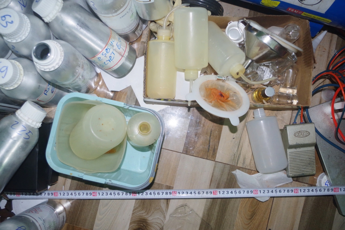 lật tẩy công nghệ sản xuất nước hoa giả made in dubai... bằng máy đánh trứng hình ảnh 2 lat tay cong nghe san xuat nuoc hoa gia made in dubai... bang may danh trung hinh anh 2