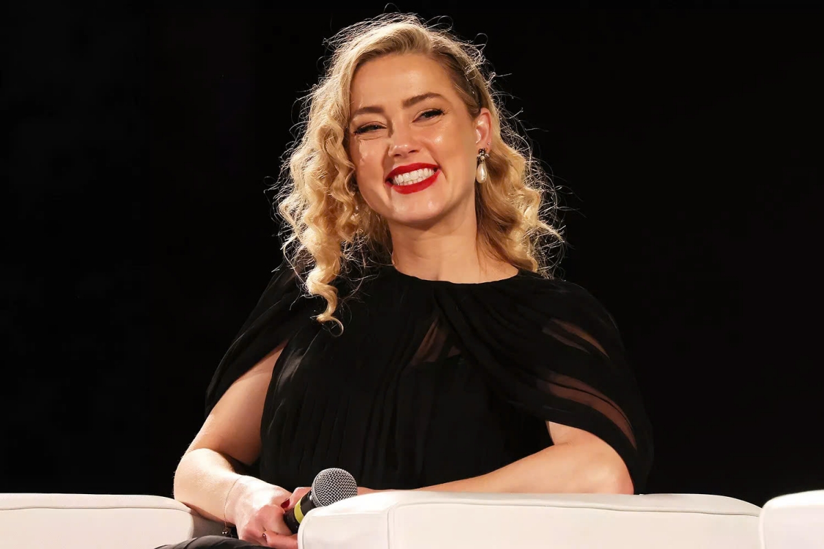 Minh tinh Amber Heard chào đón cặp song sinh ở tuổi 39