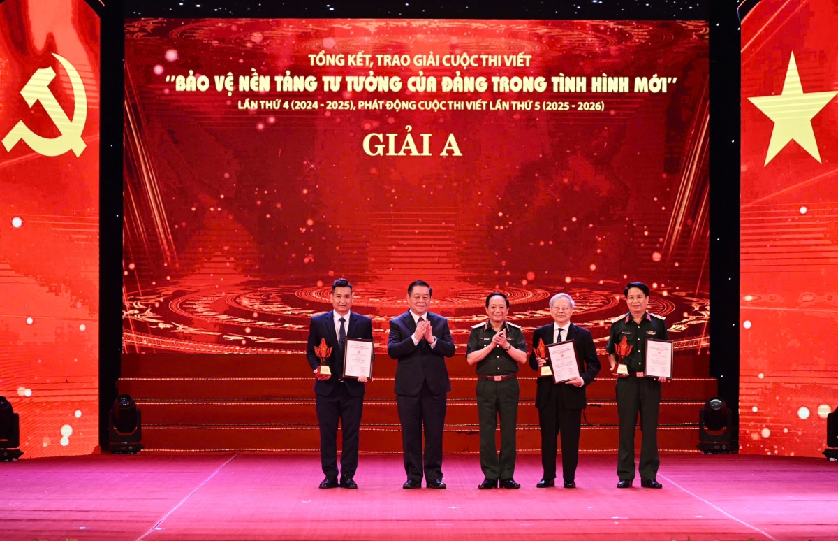 lễ trao giải cuộc thi viết bảo vệ nền tảng tư tưởng của Đảng trong tình hình mới hình ảnh 8 le trao giai cuoc thi viet bao ve nen tang tu tuong cua Dang trong tinh hinh moi hinh anh 8