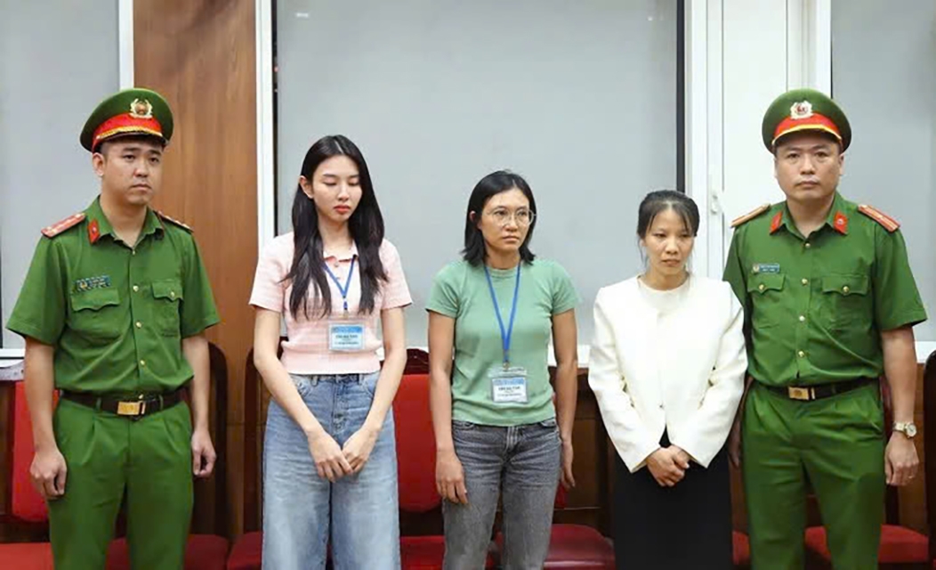khan gia phan no, mat niem tin truoc loi khai cua hoa hau thuy tien hinh anh 1 khan gia phan no, mat niem tin truoc loi khai cua hoa hau thuy tien hinh anh 1