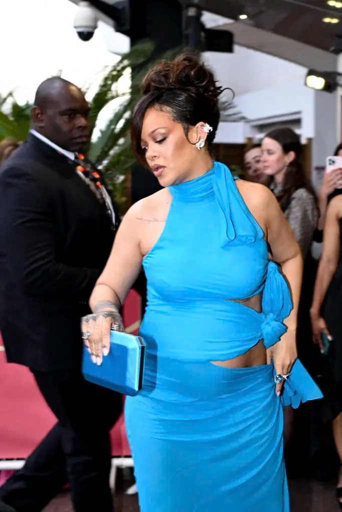rihanna bế bụng bầu lên thảm đỏ liên hoan phim cannes 2025 hình ảnh 3 rihanna be bung bau len tham do lien hoan phim cannes 2025 hinh anh 3