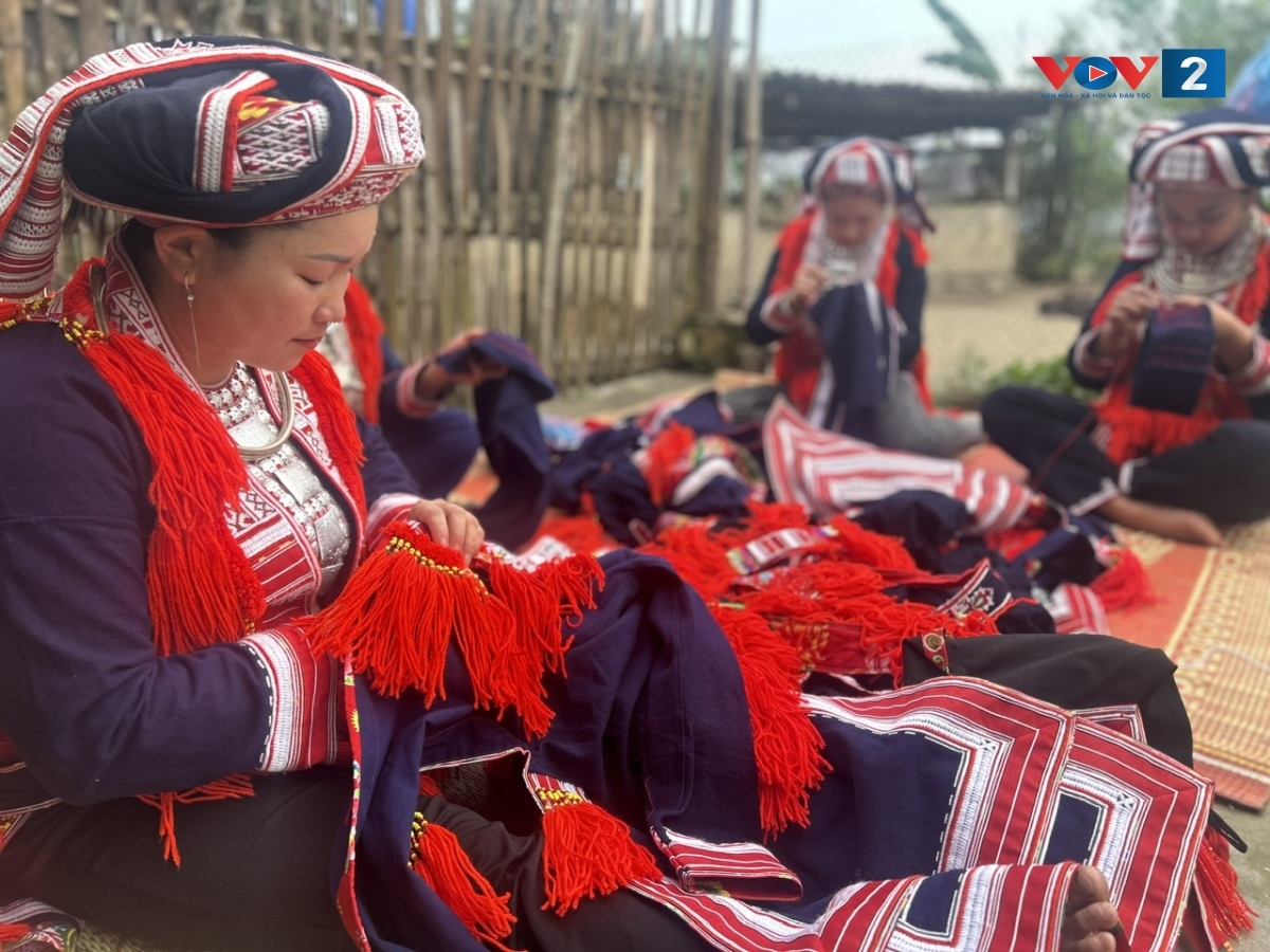 sắc màu thổ cẩm dao Đỏ ở hoàng su phì hình ảnh 3 sac mau tho cam dao Do o hoang su phi hinh anh 3