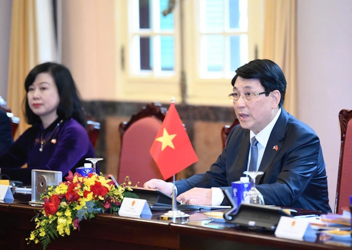 El presidente francés concluye con éxito su visita de Estado a Vietnam (foto 6)