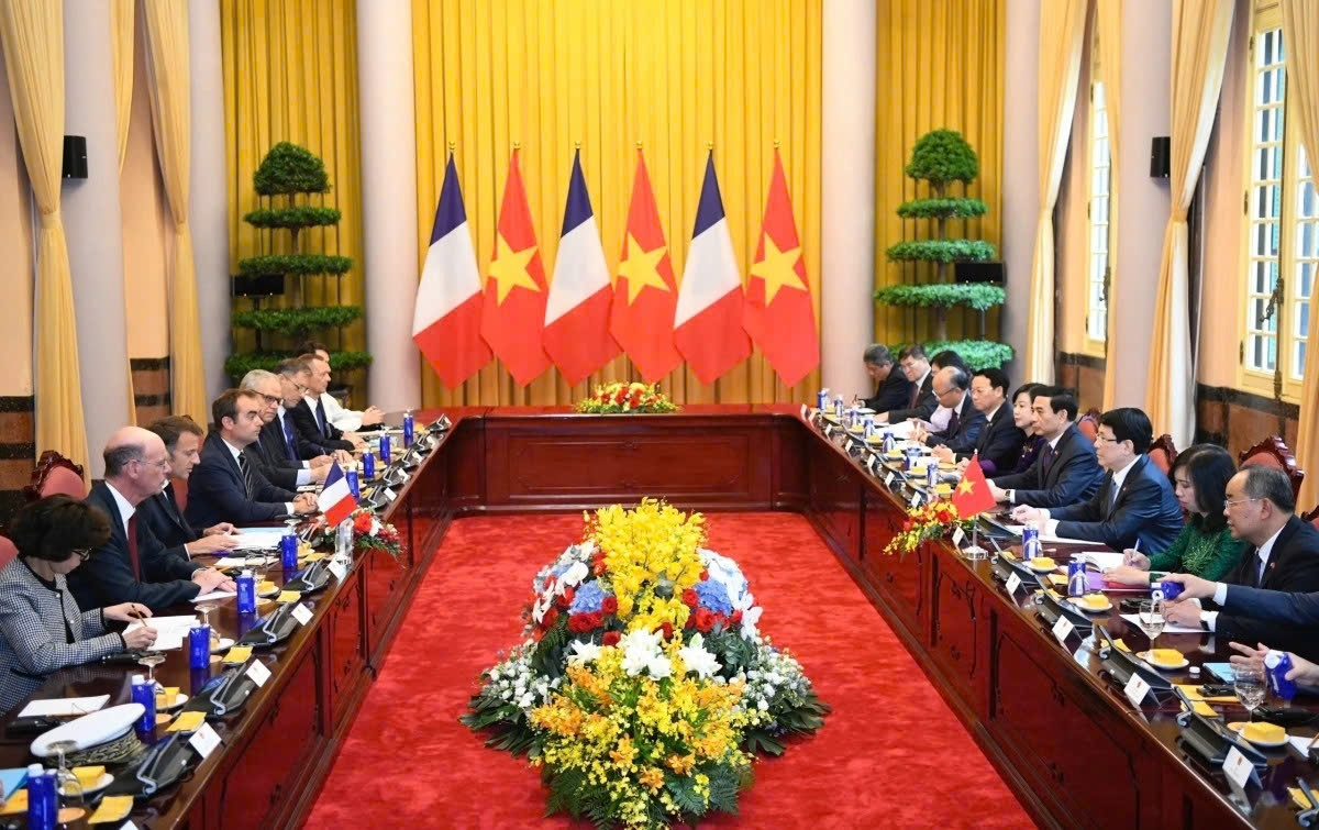 El presidente francés concluye con éxito su visita de Estado a Vietnam (foto 5)