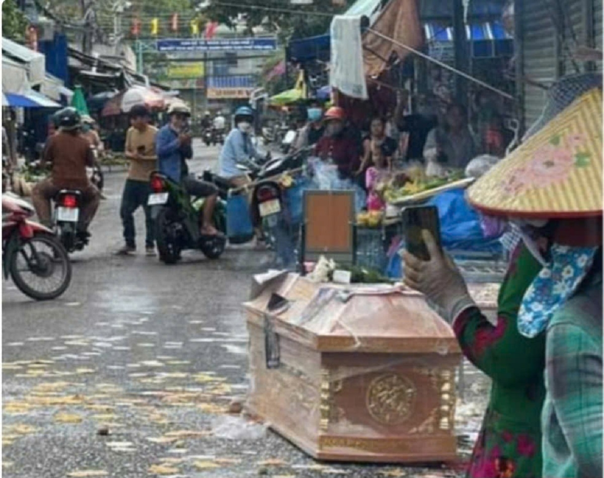 Truy tố nhóm người mang quan tài đòi nợ chủ hụi ở Bình Thuận
