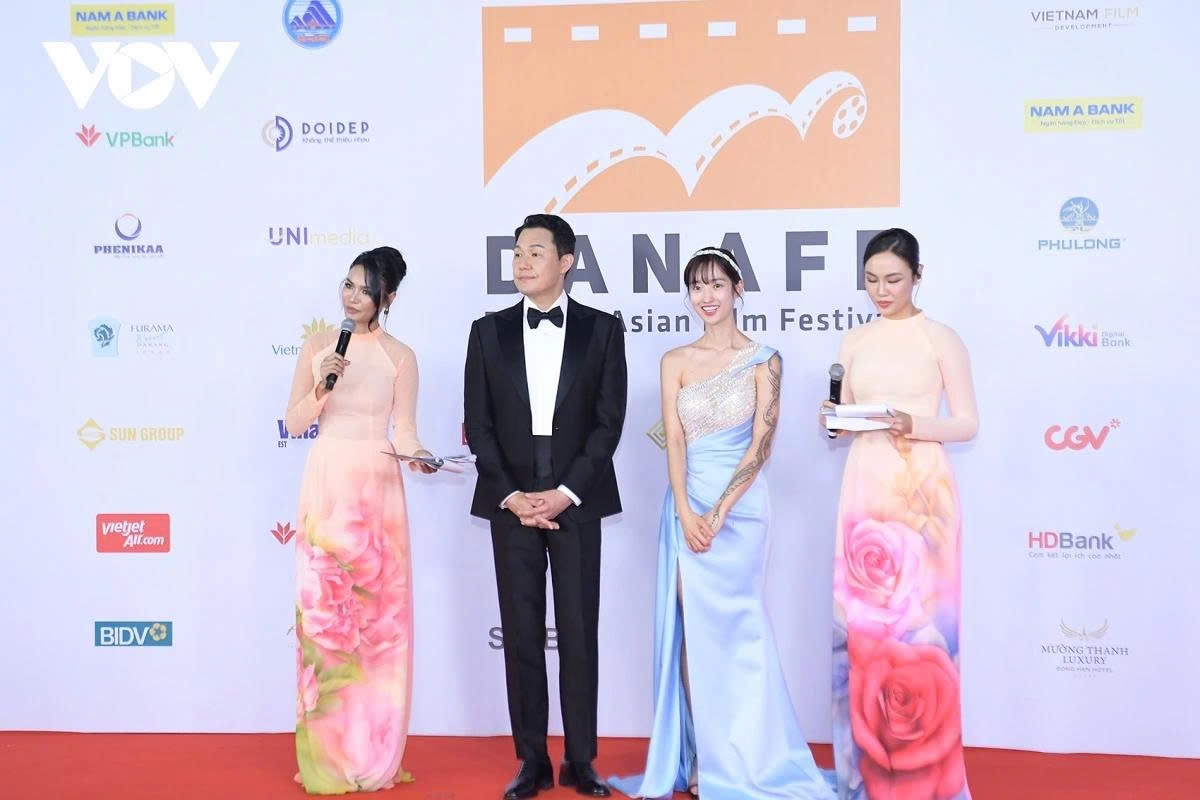 celebrities walk the red carpet in glamorous outfits at danaff iii picture 1 celebrities walk the red carpet in glamorous outfits at danaff iii picture 1