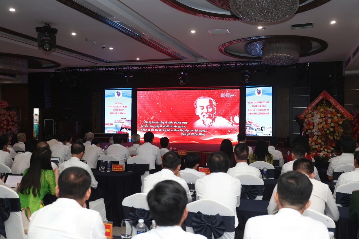 hà tĩnh vinh danh báo chí cách mạng, hướng tới truyền thông số hình ảnh 3 ha tinh vinh danh bao chi cach mang, huong toi truyen thong so hinh anh 3